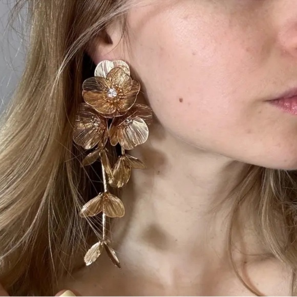 Zara Kate Middleton Famous Cascading Floral Necklace&Earrings Set - Picture 3 of 16